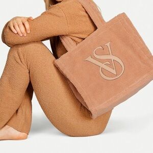 New NWT VICTORIA'S SECRET Large Cozy Plush Fleece Tote Bag Sherpa - Warm Brown